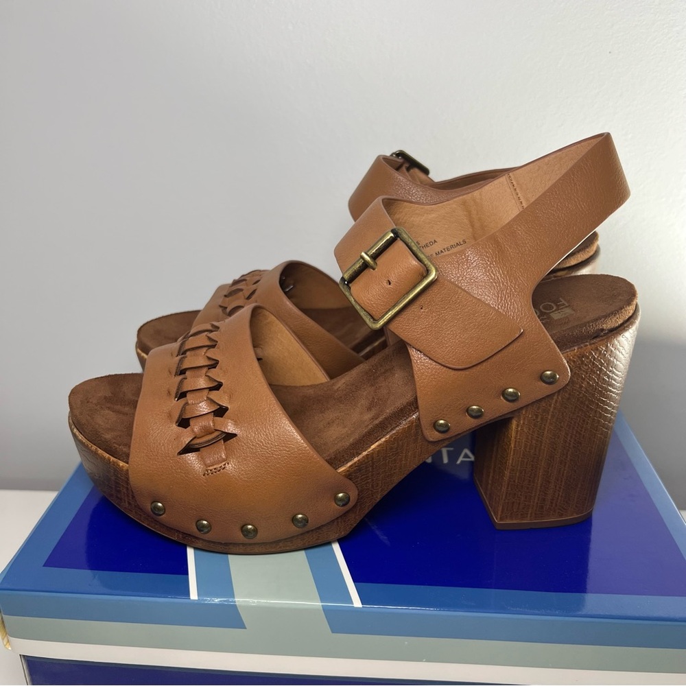 White Mountain Tan Leather Sandals